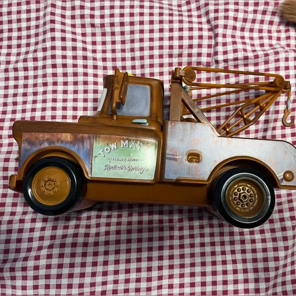 Tow Mater Popcorn Holder Disneyland - Picture 7 of 8